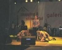 poze cum stau ele pikioare)