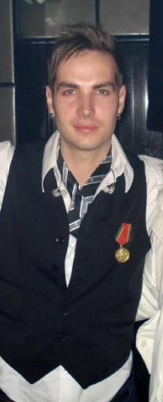Despre Andrei Ropcea - NE Bucuram ca mai exista artisti adevaratzi care - Andrei Ropcea Tefas